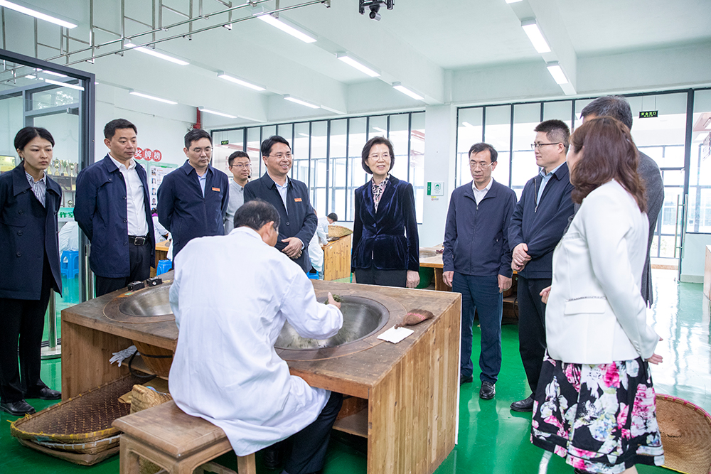 省委副书记沈莹在365体育官网调研